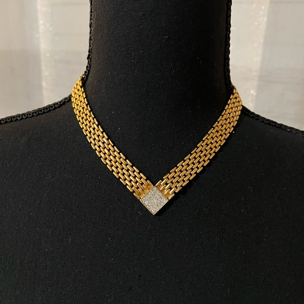Beautiful Vintage short necklace